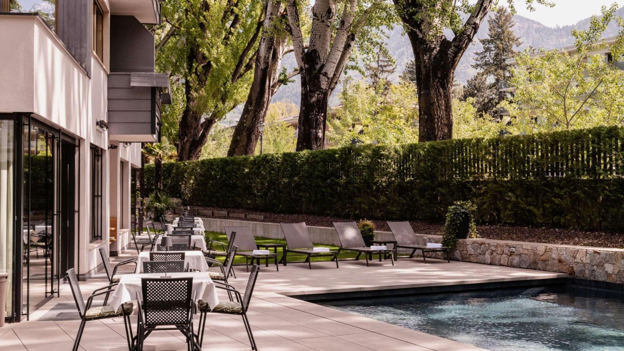 Flora Hotel & Suites Merano Exterior photo